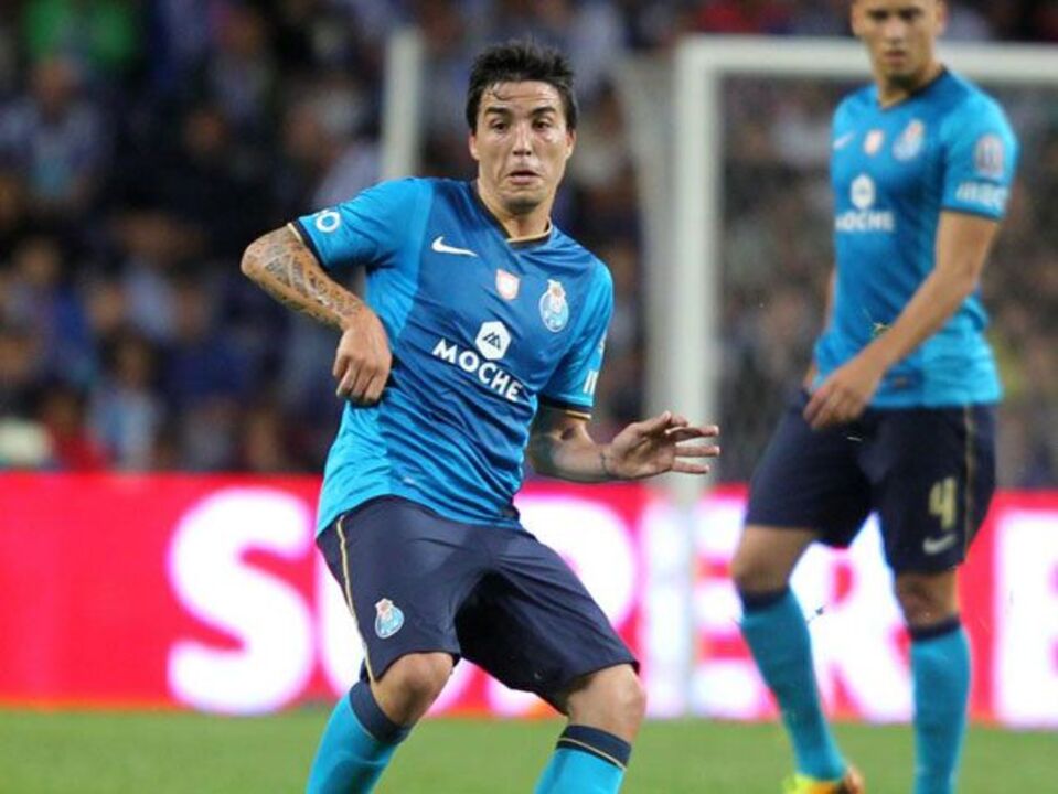 Josué substitui lesionado Varela