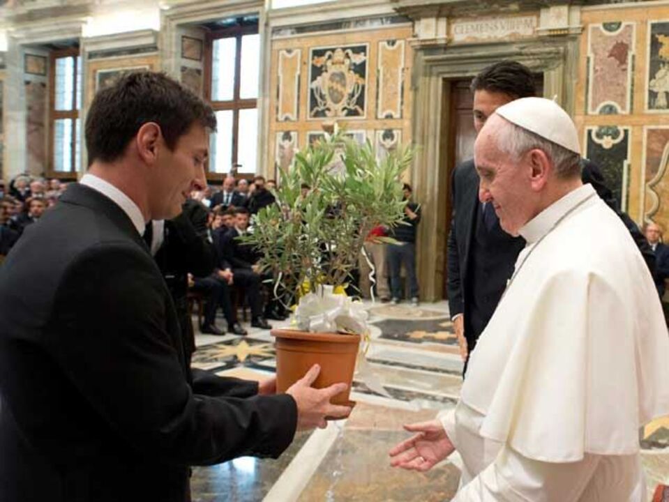 Papa Francisco dividido para o Itália-Argentina