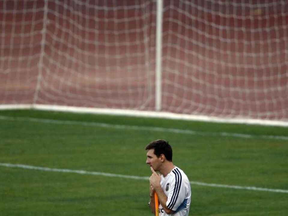 Messi falha duelo com a Itália