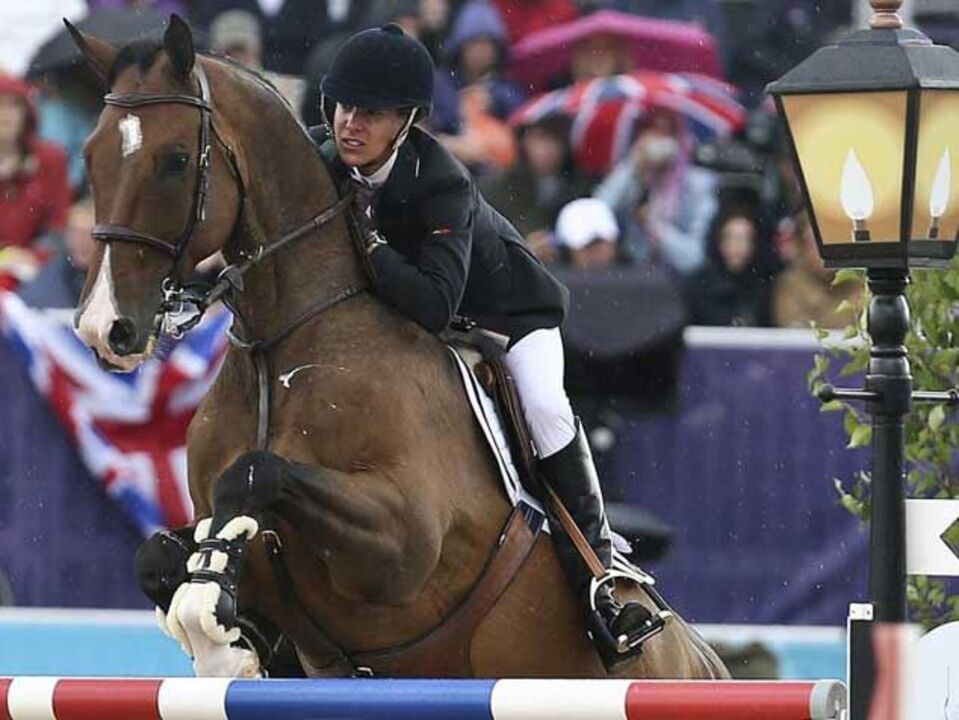 Hipismo: Luciana Diniz cai para 5.º no Europeu
