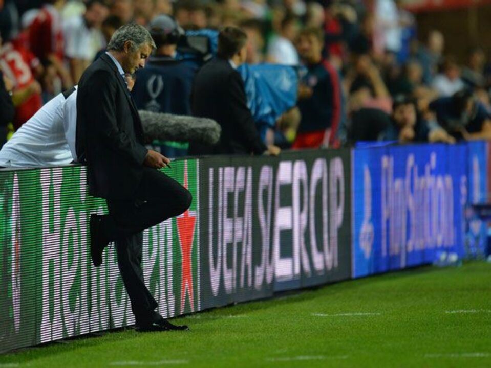 Mourinho: «Acabar com dez é a minha história na UEFA»