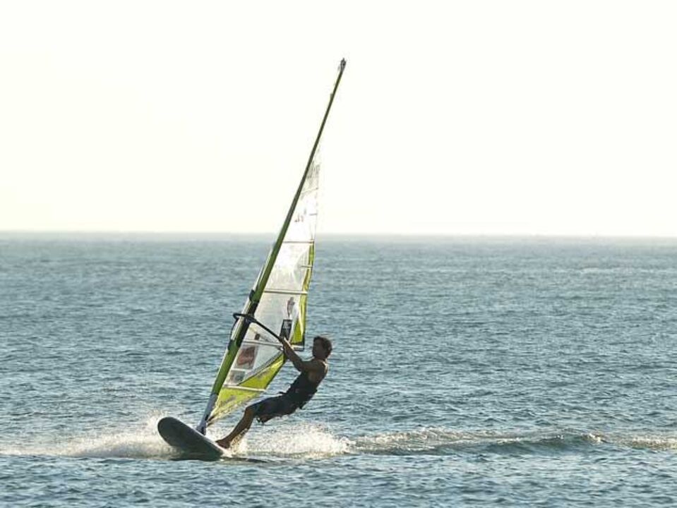 Duas gerações lideram no windsurf