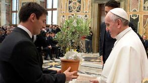 Papa Francisco dividido para o Itália-Argentina