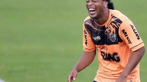 Ronaldinho operado... aos dentes
