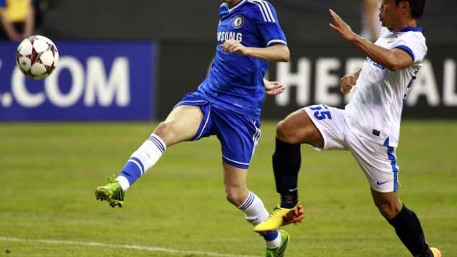 Chelsea vence Inter Milão com golos de Oscar e Hazard