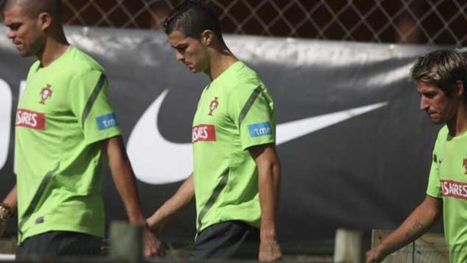 Ronaldo, Pepe, Coentrão e Alves falham primeiro treino