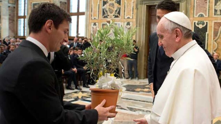 Papa Francisco dividido para o Itália-Argentina