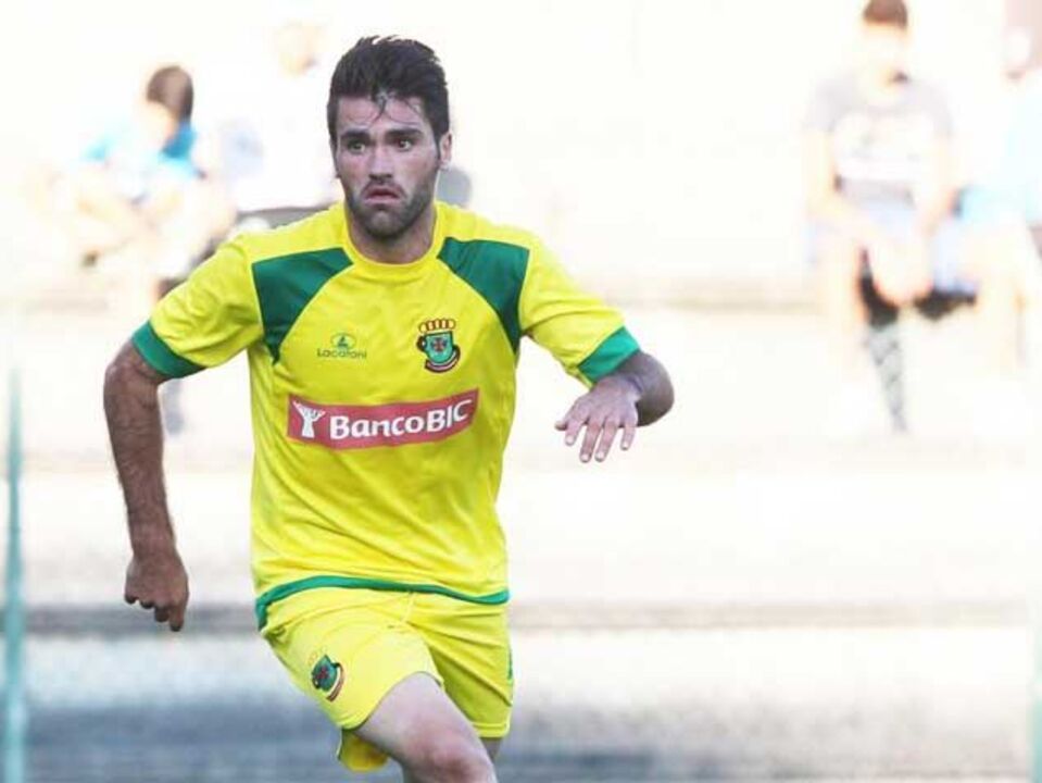 Leões tentam Vítor