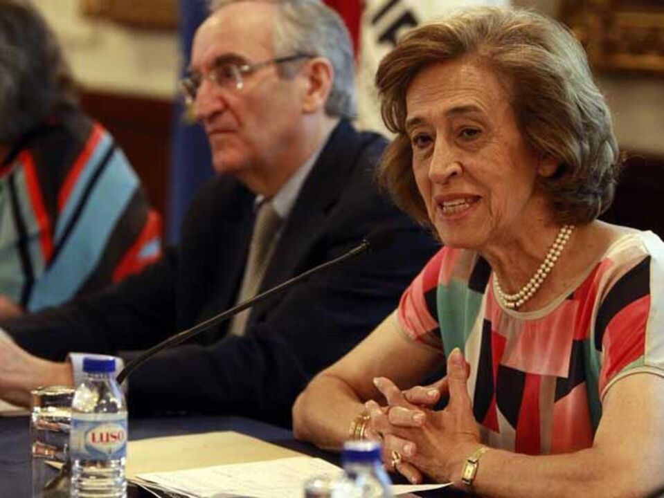 Manuela Ferreira Leite acusa governo de fazer "bluff"