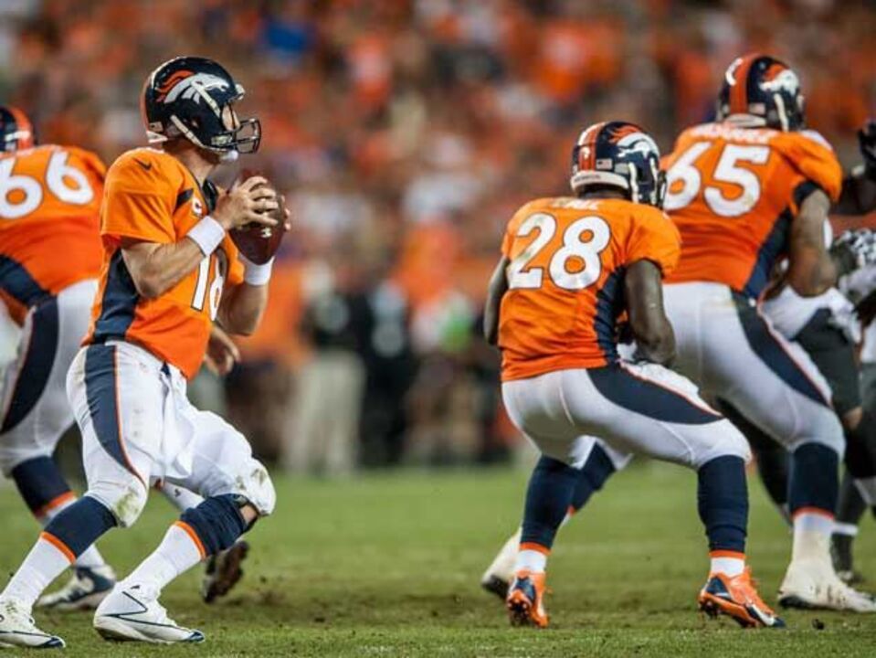 Broncos dominam com Peyton Manning ao leme