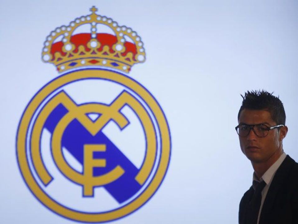 Ronaldo assume topo dos mais bem pagos