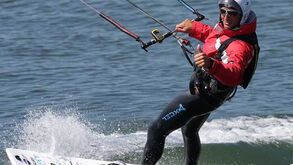 Kitesurf: No Guinness ao sabor do vento