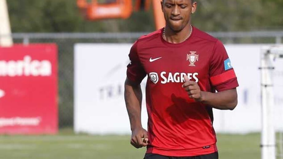 Nani anima frente ofensiva