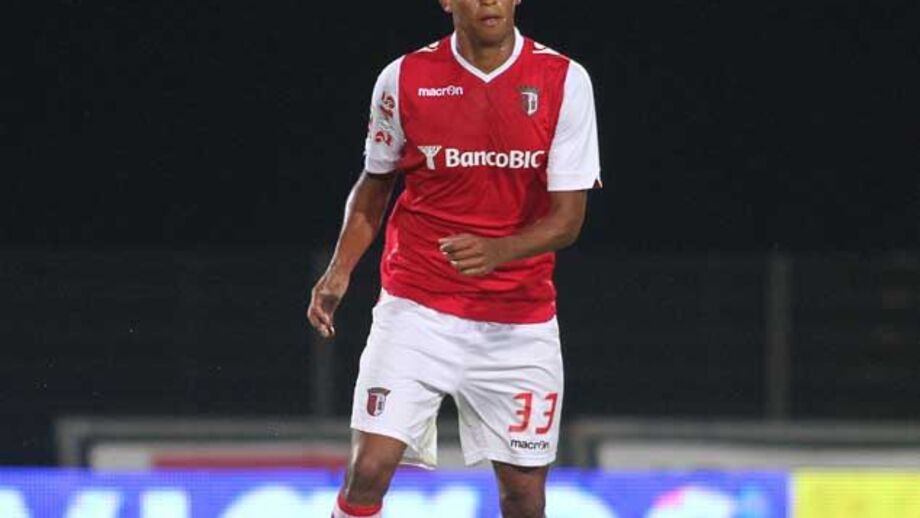 Guerreiro decide com "bomba" teleguiada 