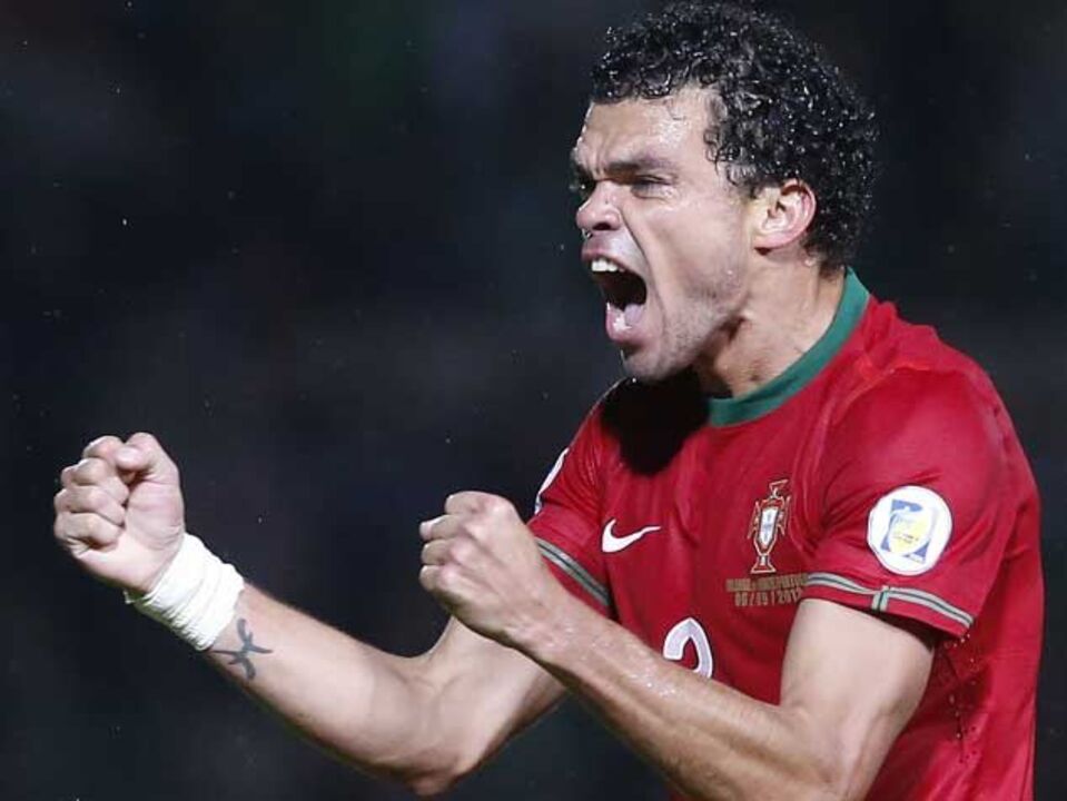 Defesa às costas de Pepe