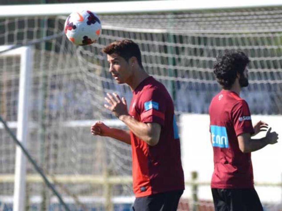 Ronaldo: «Jogar a nove não me agrada mas faço-o pela seleção»