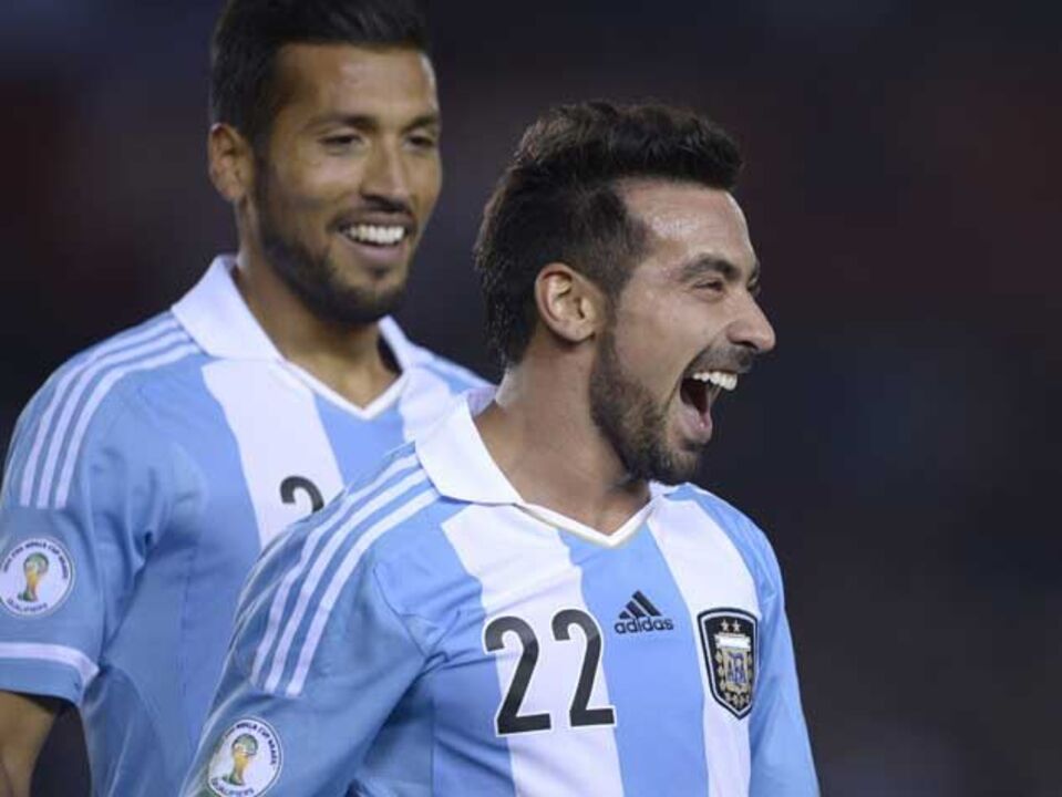 Rojo e Garay vencem duelo com Carrillo e Hurtado