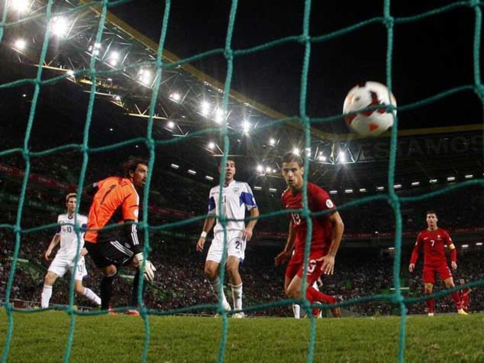 Assobios foram bem audíveis