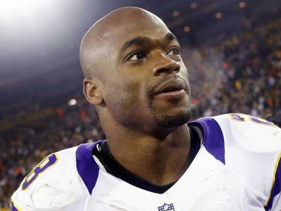 Filho de Adrian Peterson morre vítima de agressões