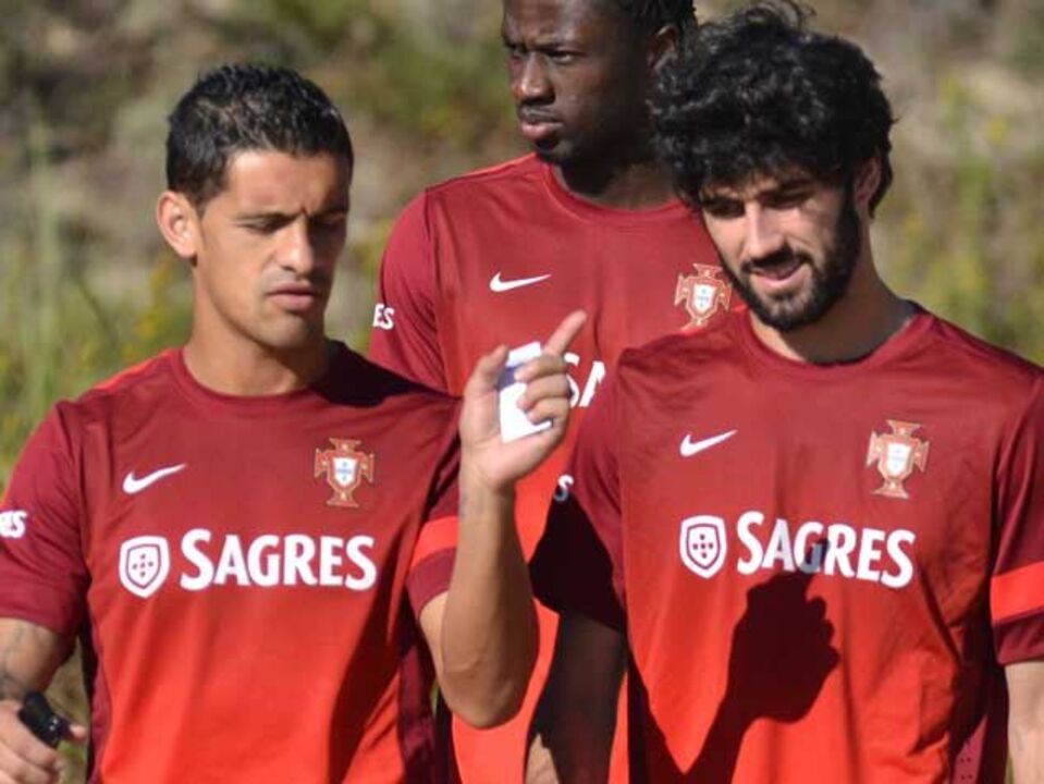 Neto dá à Costa em eixo inédito