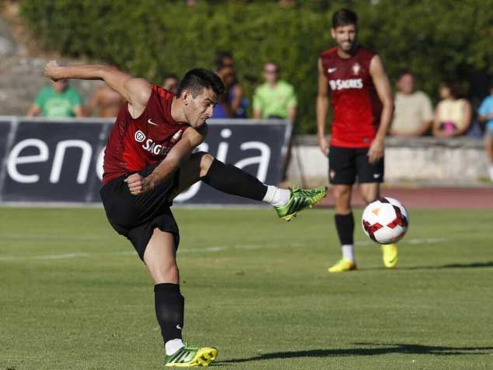 Boa disposição na receção a Rolando e Pizzi