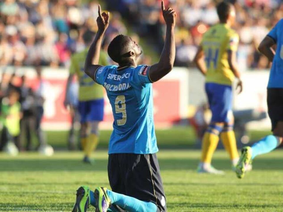 Jackson Martinez e Montero na frente dos goleadores