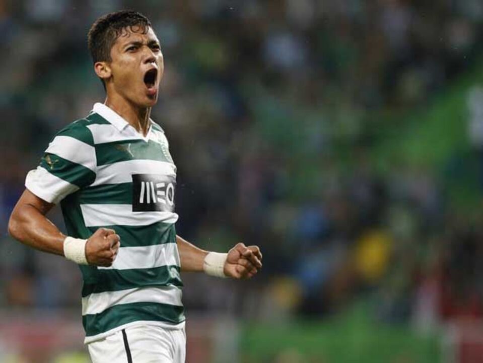 Montero de pé quente com Ronaldo e Messi para trás
