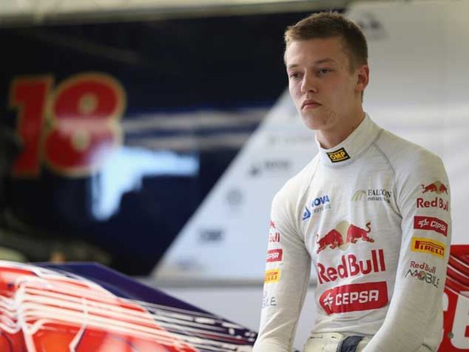 Daniil Kvyat "rouba" vaga a Félix da Costa