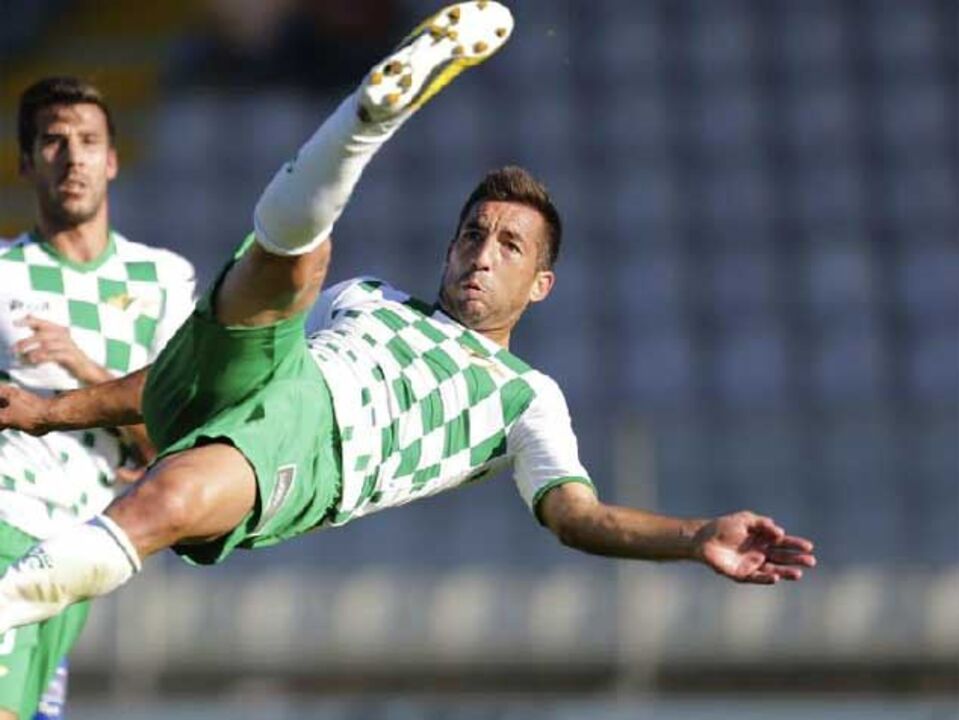 Feirense-Moreirense, 0-4: Goleada mesmo reduzido a 10