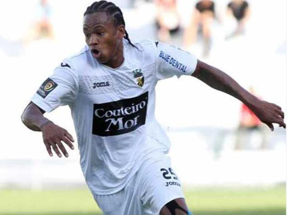 Farense-Sp. Covilhã, 2-0: Segunda parte salvou o jogo