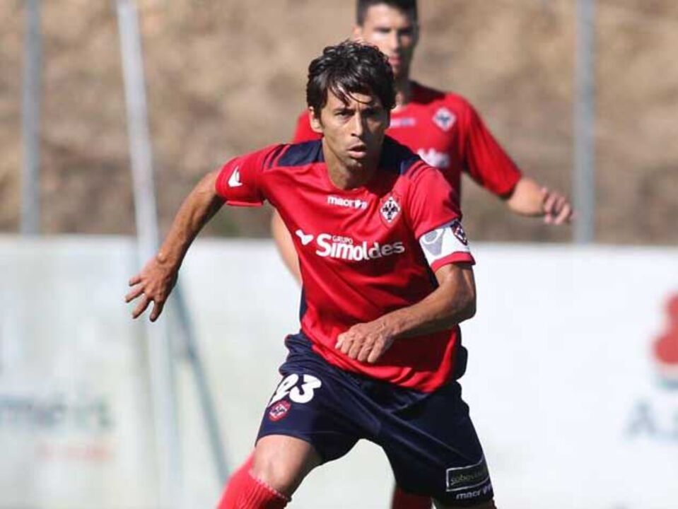 Oliveirense-U. Madeira, 3-2: Hat-trick de Rui Lima decisivo