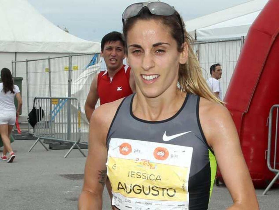 Jessica torceu um pé mas já voltou a correr 