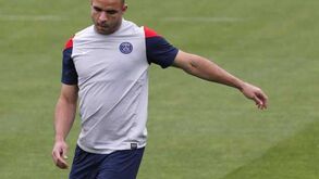 Alex recupera e é opção frente ao Benfica