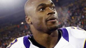 Filho de Adrian Peterson morre vítima de agressões