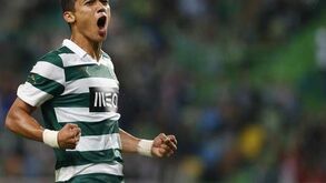 Montero de pé quente com Ronaldo e Messi para trás