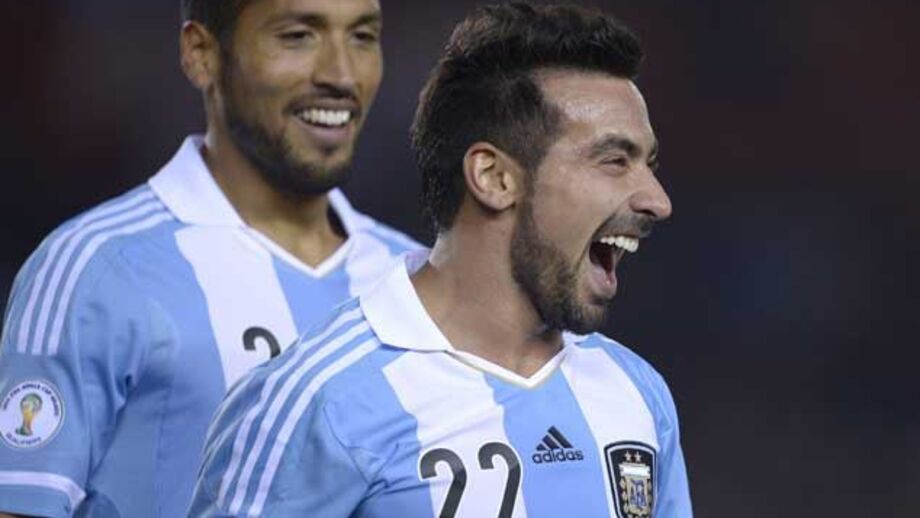 Rojo e Garay vencem duelo com Carrillo e Hurtado
