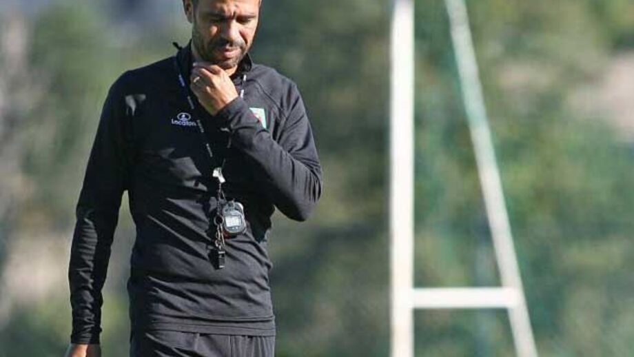 Costinha: «Parece que tenho de vender os meus fatos ou o Porsche»