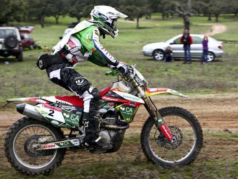 Penalização dá título nacional nas motos a Mário Patrão