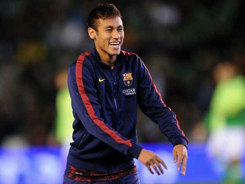 Dani Alves: «Neymar está pronto para assumir o papel de Messi»