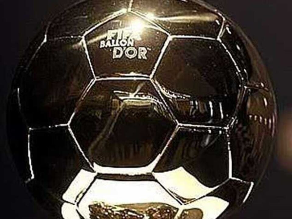 45 máscaras de Ronaldo a reclamar Bola de ouro