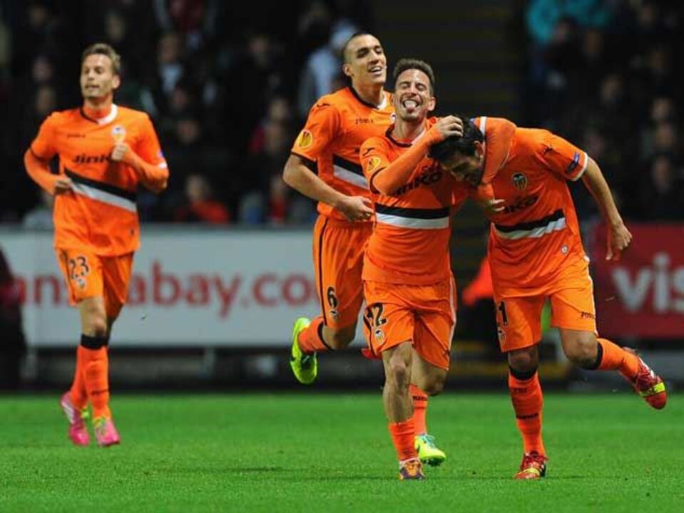 Grupo A: João Pereira e Postiga vencem em Inglaterra