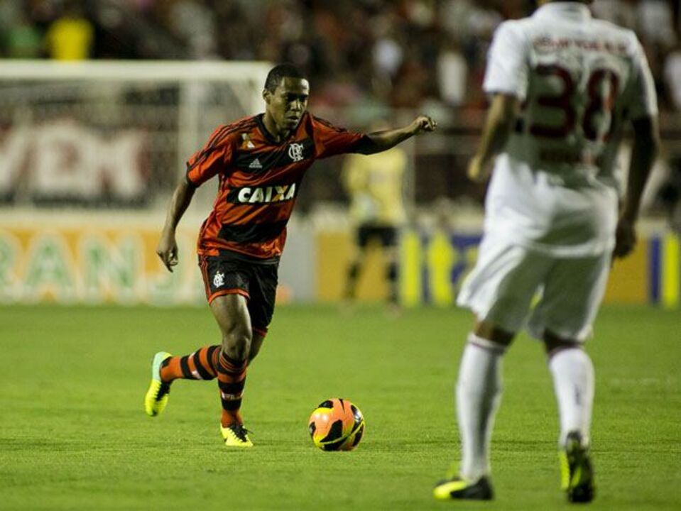 Elias já tem acordo com o Flamengo