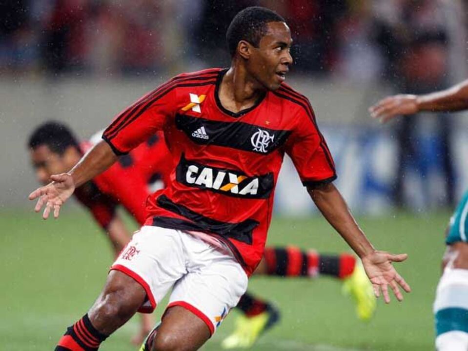 Flamengo em Lisboa para fechar Elias