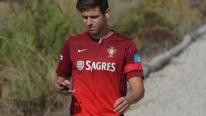 Veloso termina treino com gelo no joelho esquerdo