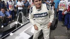 Nelson Piquet internado mas fora de perigo