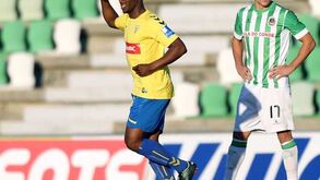 Estoril sobe ao 4.º com bis de Luís Leal