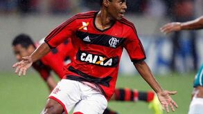 Flamengo em Lisboa para fechar Elias