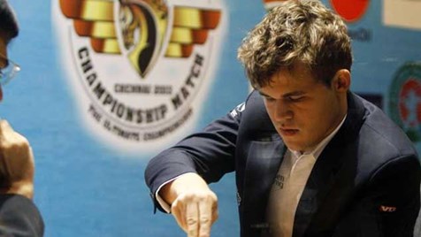 Ex-campeão mundial de xadrez, Magnus Carlsen fala sobre poker