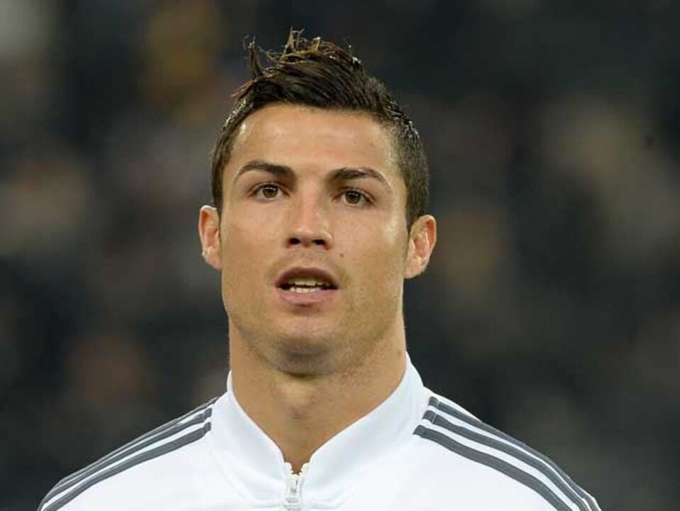 Ronaldo: «A minha secretária não me informou sobre a chamada de Blatter»