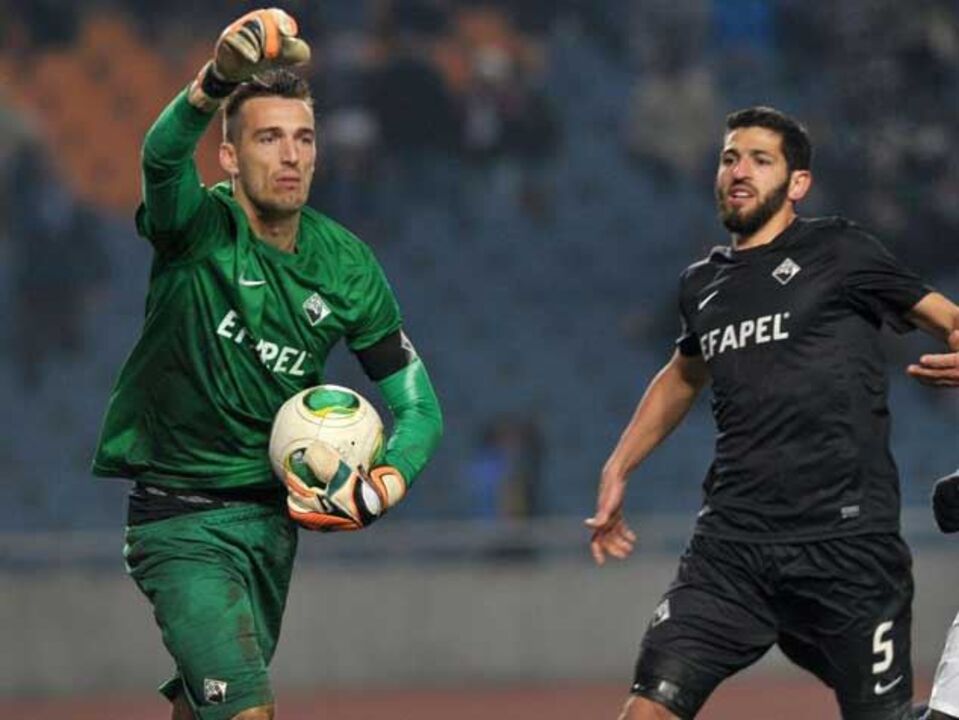 Mãos seguras na baliza da Briosa